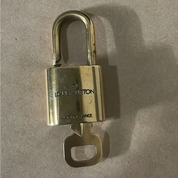 LV Lock and Key Set #311 - Picture 6 of 7